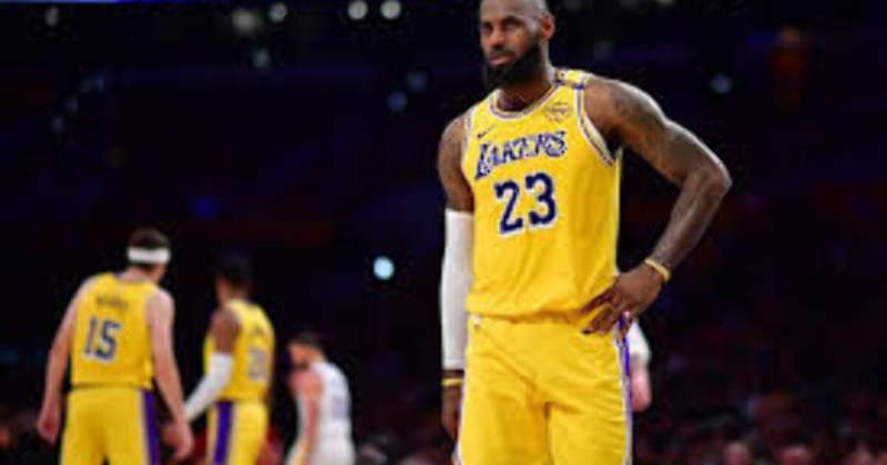 Скаут: «В плей-офф команды будут бить в Леброна»