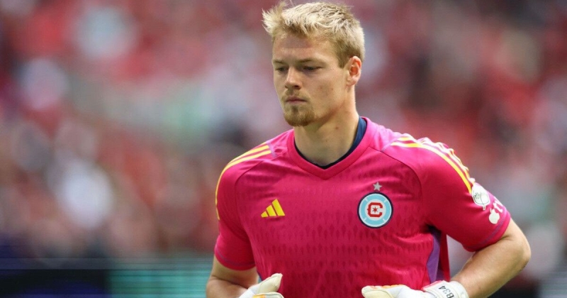 Вратарь «Чикаго» отказался подписать футболку «Барсы» после игры с «Интер Майми». Брэйди сказал настаивавшему фанату: «Это не наше»