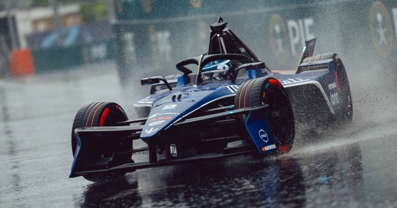 Формула E. Вандорн выиграл первую гонку в Токио под дождем, лидер сезона Роулэнд – 2-й, Барнард – 3-й