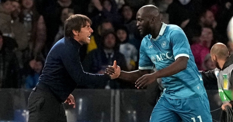 Лукаку выиграл Серию А c «Наполи» и «Интером». В Англии он чемпионом не становился