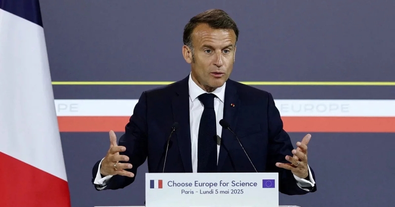 Макрон про хиджабы: «Поддерживаю Олимпийскую хартию, запрещающую ношение любых религиозных символов во время соревнований. Это вопрос равенства мужчин и женщин»