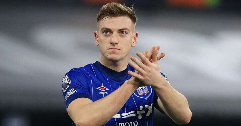 «МЮ» с оптимизмом смотрит на подписание Делапа, если выиграет ЛЕ. Форвард «Ипсвича» интересен и «Челси», отступные – 30 млн евро