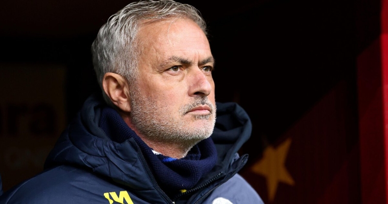 Моуринью о выборе состава: «Я каждый день хожу в ночные клубы, развлекаюсь, а потом подбрасываю монетки с лицами игроков. Те 11, которые остаются на столе, выходят в старте»