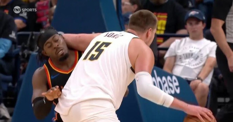 Никола Йокич получил неспортивный фол за удар локтем Лугенца Дорта