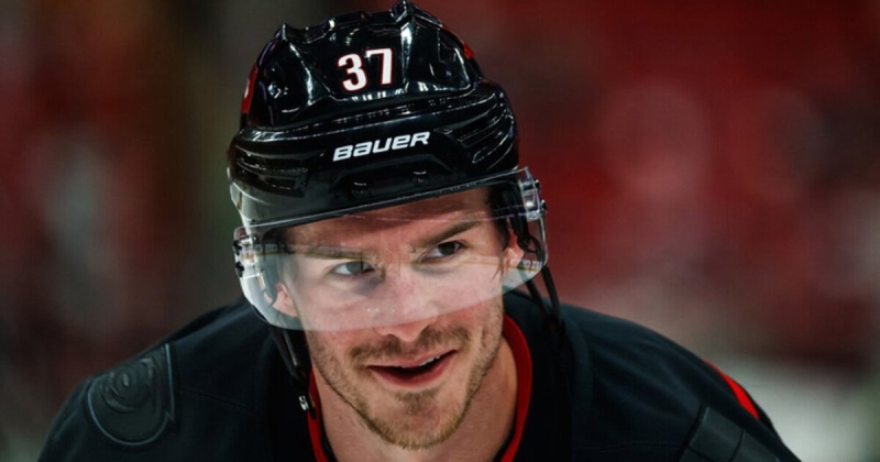 Свечников – 1-я звезда матча с «Вашингтоном». Форвард «Каролины» забил 8-й гол в плей-офф и уступает только Рантанену в гонке снайперов