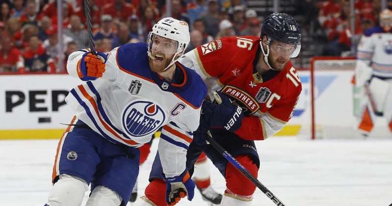 Барков об игре против Макдэвида: «Он невероятный хоккеист. Вероятно, лучший игрок нашего поколения. Вы должны следить за ним, когда он выходит на лед»