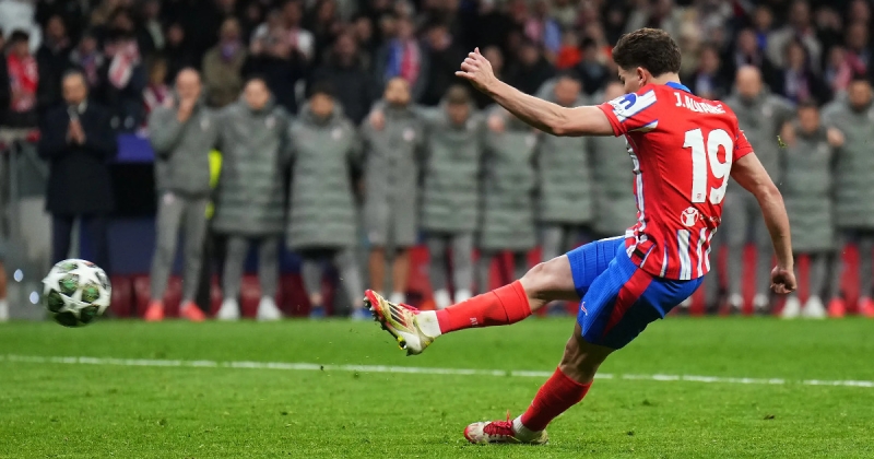 IFAB изменил правило о двойном касании при пенальти. При забитом таким образом голе 11-метровый будут исполнять повторно