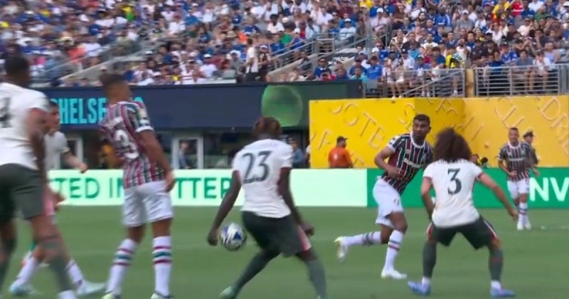 Летексье назначил пенальти в ворота «Челси» за руку Чалобы в матче с «Флуминенсе», но отменил решение после ВАР