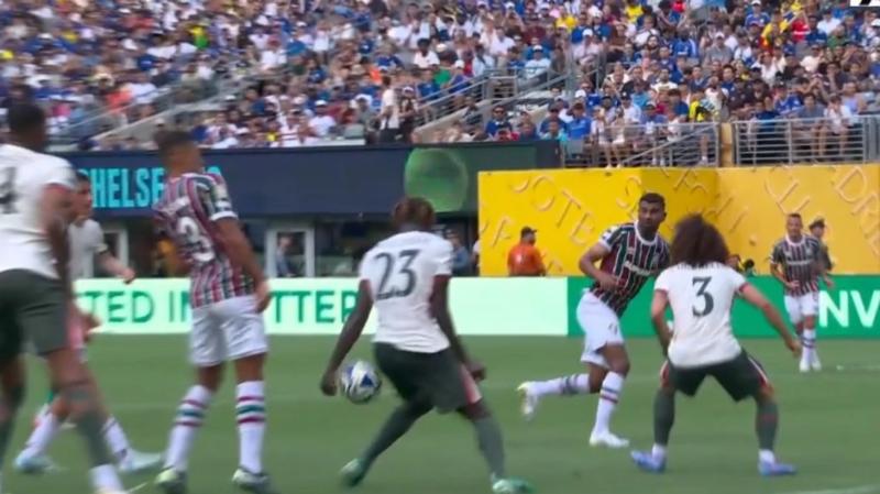 Летексье назначил пенальти в ворота «Челси» за руку Чалобы в матче с «Флуминенсе», но отменил решение после ВАР