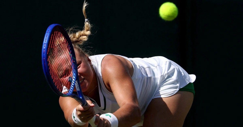 Шнайдер вылетела с «Уимблдона», проиграв девять геймов подряд во втором круге