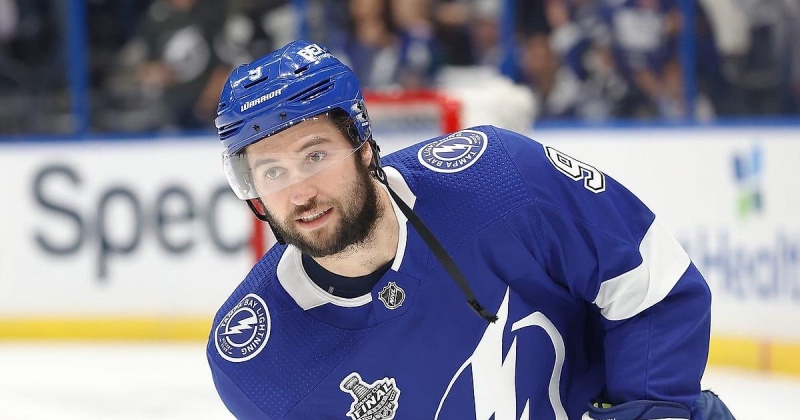 Тайлер Джонсон завершил карьеру в 34 года. С «Тампой» он дважды выигрывал Кубок Стэнли