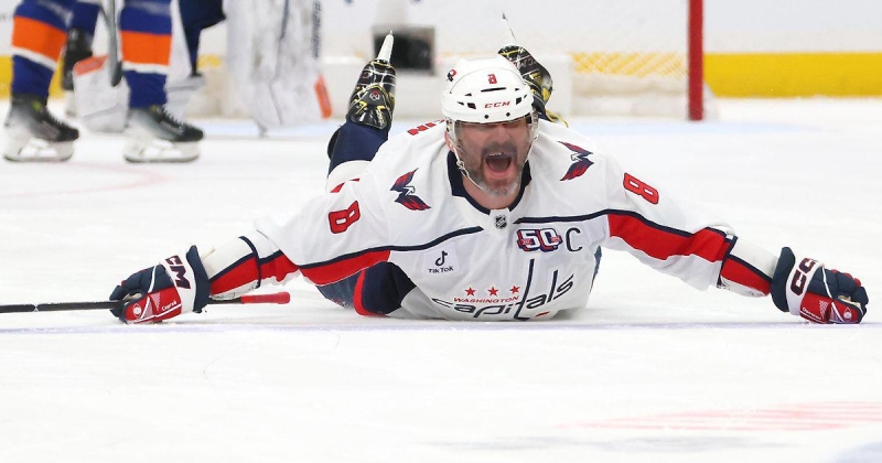 Алексеев о рекордном голе Овечкина: «Запасные были в раздевалке. Я начал есть сэндвич, и тут он забивает – у меня полный рот, а все кричат: «Бежим, бежим!»