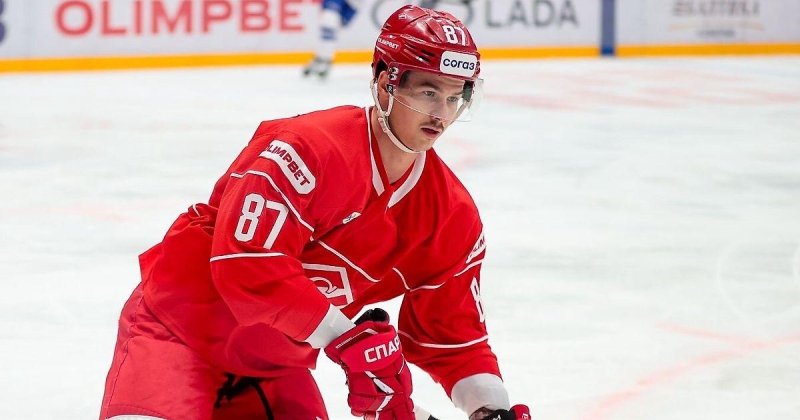 «Барыс» хочет забрать Голдобина. Ранее «Спартак» выставил форварда на драфт отказов (Михаил Зислис)