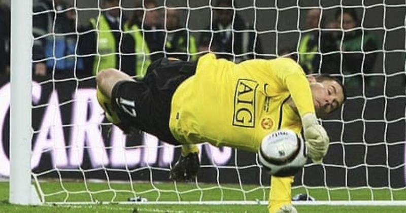 Фостер призвал «МЮ» купить Доннарумму или Мартинеса: «Это просто нужно сделать. Такой игрок определяет разницу между прозябанием в середине таблицы и реальной борьбой за топ-6»