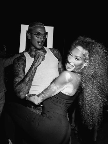 Леброн Джеймс с женой и Кайл Кузма с невестой поучаствовали в вечеринке на яхте в Сен-Тропе