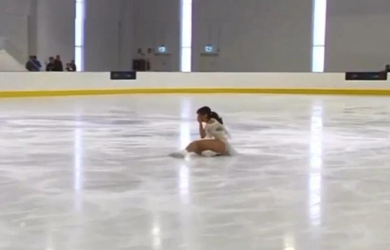 Алиса Лью упала перед короткой на Lombardia Trophy. Она лидирует на турнире