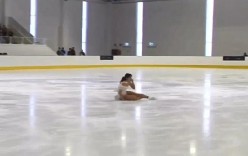 Алиса Лью упала перед короткой на Lombardia Trophy. Она лидирует на турнире