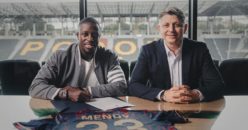 Бенжамен Менди перешел в «Погонь». Экс-защитник «Ман Сити» подписал контракт с польским клубом по схеме «1+1»