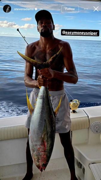 Кевин Дюрэнт порыбачил вместе со Стивеном Адамсом и продемонстрировал улов