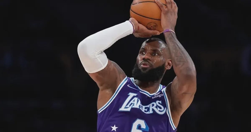 Леброн Джеймс смазал кучу бросков на шоу в Китае