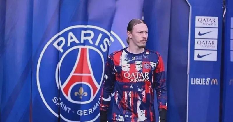 Матвей Сафонов: «Если едете в автобусе «ПСЖ» по Марселю, местоположение относительно стадиона можно определить по частоте показаных факов в окно»