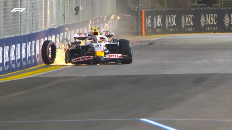 Лоусон врезался в стену и потерял шину, вызвав красные флаги в практике в Сингапуре