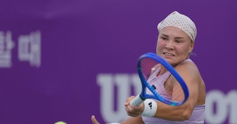 Нинбо (WTA). Радукану борется с Чжу Линь, Ястремская – с Мбоко, Самсонова, В. Кудерметова, Шнайдер, Бенчич вышли во 2-й круг, Вондроушова выбыла