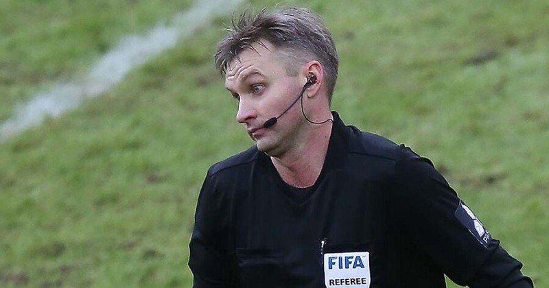 Сергей Лапочкин: «Мы чемпионы мира по легковесным пенальти, а еще и двойные трактовки. Судейство возглавляет иностранец, который должен показывать качество. У нас разве оно улучшилось?»