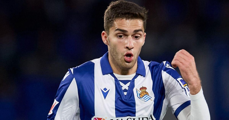 «Захарян мог бы решить проблемы «Зенита» в созидании против оборонительных команд. В РПЛ у него будет куда больше практики». Непомнящий о хавбеке «Сосьедада»