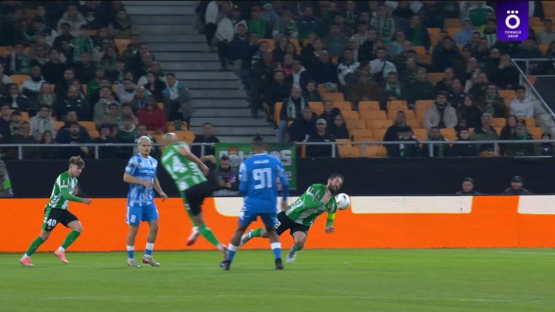 Хавбеков &laquo;Бетиса&raquo; Иско и Амрабата заменили после столкновения в 1-м тайме матча с &laquo;Утрехтом&raquo; в ЛЕ