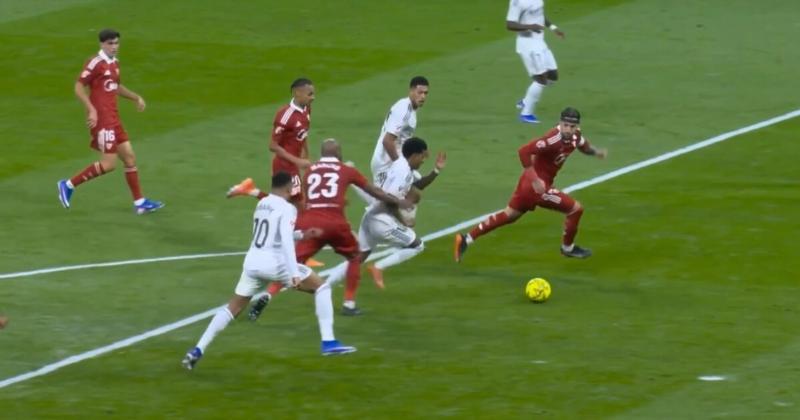 Родриго получил желтую за симуляцию в штрафной &laquo;Севильи&raquo;