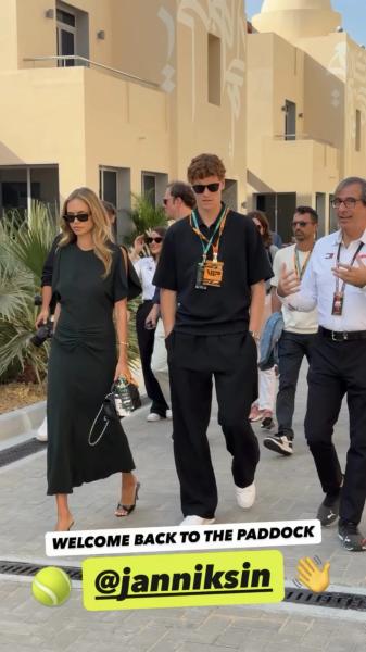 Синнер с девушкой приехал на Гран-при в Абу-Даби