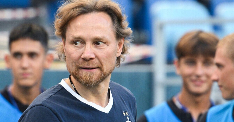 «Для футболистов сидеть на салатах — это очень жестко. Организму нужны энергия и углеводы». Попов о диете в командах Карпина