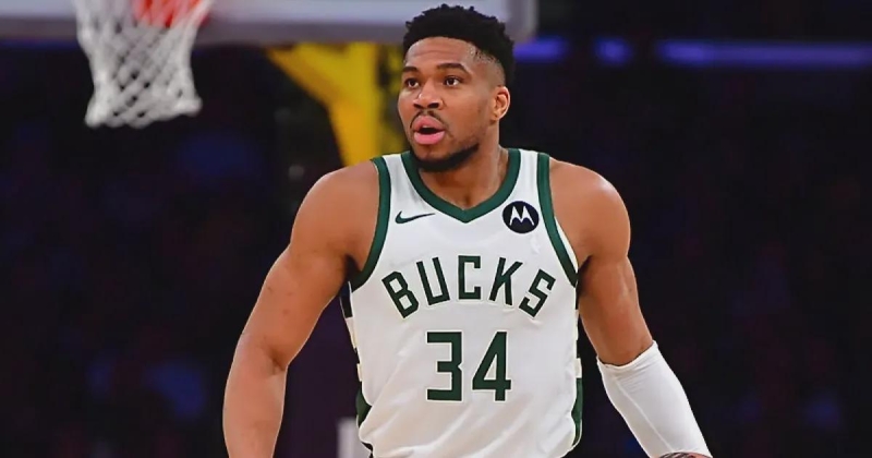 Яннис Адетокумбо травмировал икроножную мышцу и ожидает, что пропустит от 4 до 6 недель