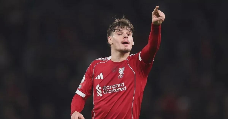 Каррагер о Керкезе: «Никакого мыслительного процесса, словно слева в защите играет Нуньес. Он просто опускает голову и бежит. Нужно прибавлять»