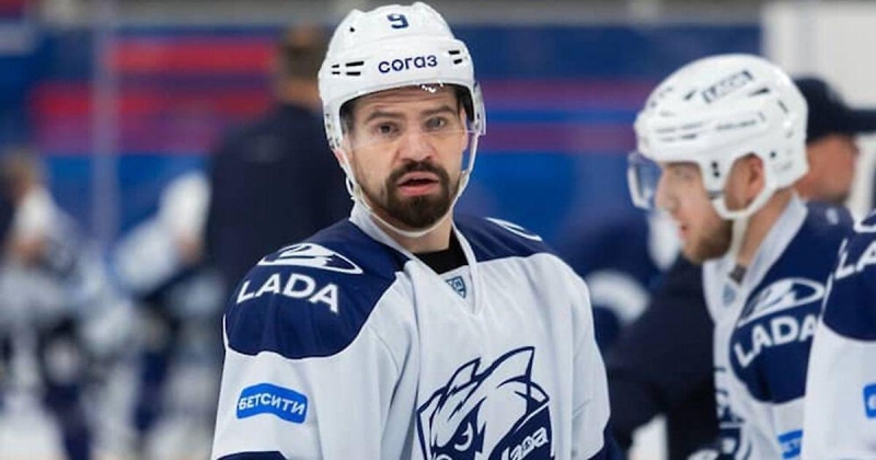 «Лада» обменяла Антипина в «Амур» на 1000 рублей. Защитник набрал 3 очка в 23 матчах сезона КХЛ