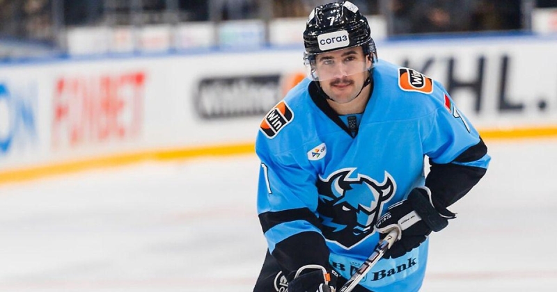 Минское «Динамо» зарегистрировало новый контракт с Анасом на два года. Форвард лидирует в гонке бомбардиров КХЛ с 59 очками