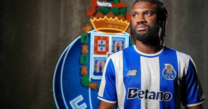 «Порту» арендовал Моффи до конца сезона с правом выкупа за 8+0,25 млн евро. Форвард не играл за «Ниццу» после нападения фанатов