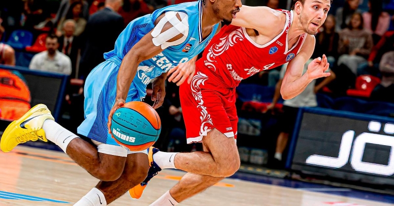 Василий Карасев после матча с «Зенитом»: «Обидно не столько за поражение, сколько за то, что мы просто встали в концовке»