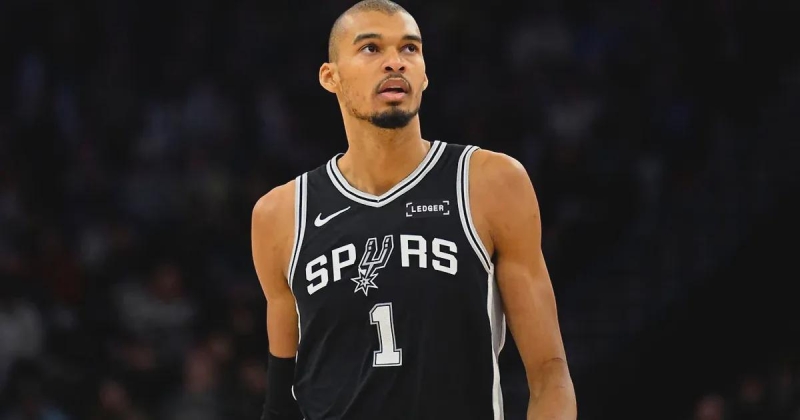 Виктор Вембаньяма набрал 28 очков, 16 подборов и 5 блок-шотов за 28,5 минуты в победном матче с «Хьюстоном»