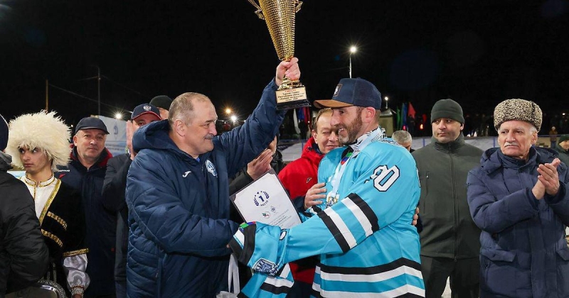 «Хоккей – это менатлитет горцев, можно сказать. Многие дагестанцы играют за пределами республики – если построят арену, будем занимать в России передовые места». Капитан «Хунзаха» Абдулхаликов о строительстве арены в Махачкале