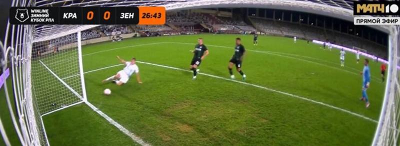 Соболев не забил &laquo;Краснодару&raquo; в пустой угол ворот. Форвард &laquo;Зенита&raquo; не замкнул пас Глушенкова