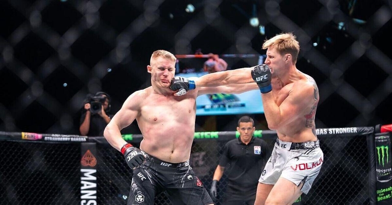 Волков – о конфликте с Павловичем во время боя: «Мне в углу волосы поправили перед третьим раундом и сказали: «Смотри, ты свежий и красивый, а он уставший и потрепанный». Серега это услышал и громко послал»