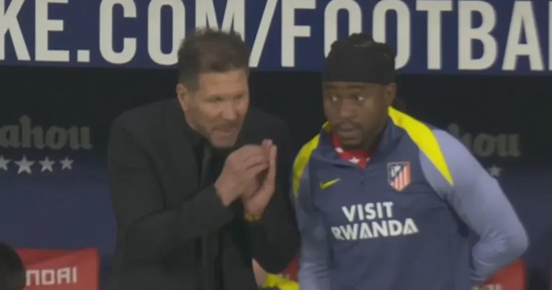 Симеоне в матче с «Барсой» показывал Лукману, что в ЛЧ нельзя ошибаться в прессинге так, как Альмада. Хавбек «Атлетико» провел матч на скамейке (Давид Винуэса Мальбак)