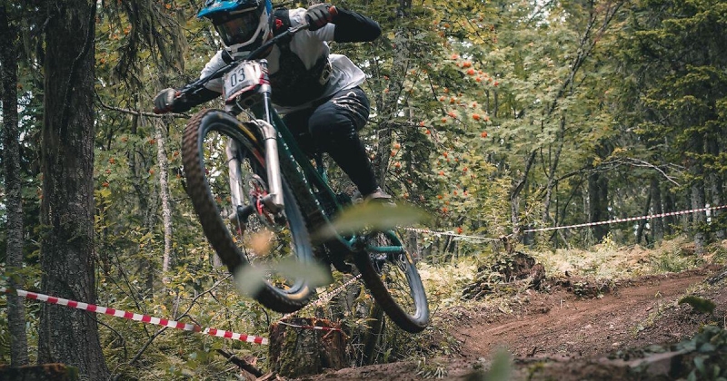 Велогонщики Анохина, Крапивина и Рычков получили нейтральный статус