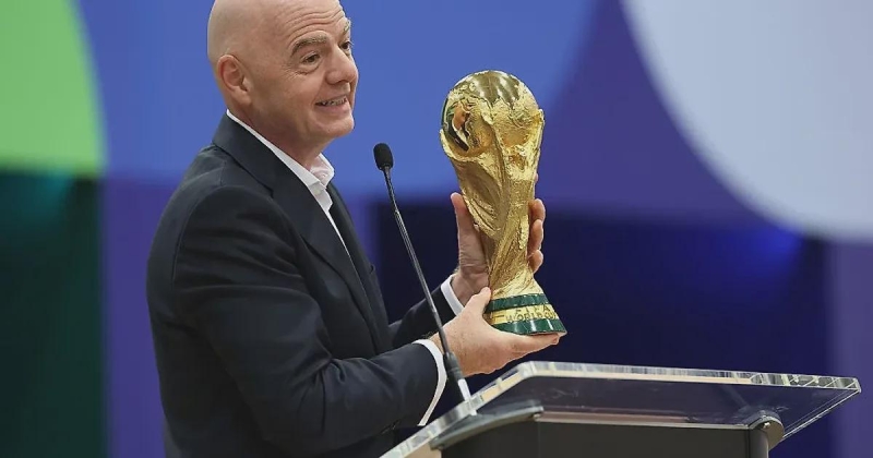Глава DFB Нойендорф против продажи прав на ЧМ: «Мы не должны делать футбол игрушкой для инвесторов. Мы разрушаем поддержку болельщиков – это неприемлемо»