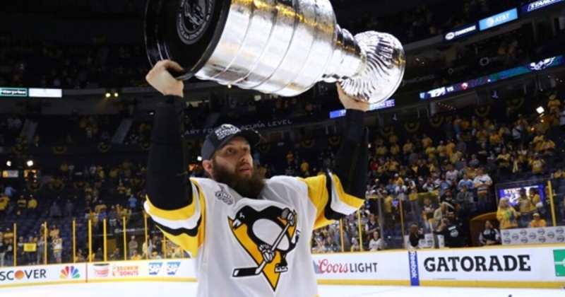 Бонино завершил карьеру и вошел в тренерский штаб «Питтсбурга». Форвард два раза выиграл Кубок Стэнли и провел 868 матчей в регулярках НХЛ