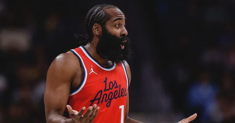 Джеймс Харден появился на фестивале в образе Халка Хогана