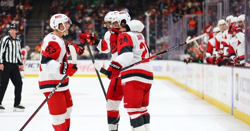 Форвард &laquo;Каролины&raquo; Джарвис &ndash; 1-й игрок в истории НХЛ с 4 победными голами в первых 5 матчах в сезоне