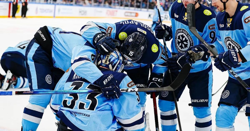 Кожевников о шансах «Сибири» в серии с «Металлургом»: «Есть, но маленькие. Четыре игры выдержать тяжело, хотя они будут биться в каждой»